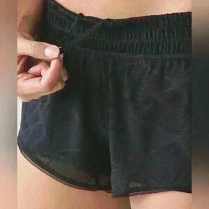 Lululemon City Sky Run By Short-Black-size 10